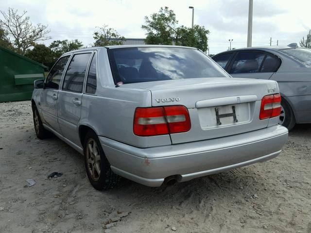 YV1LS55A6X1567107 - 1999 VOLVO S70 SILVER photo 3