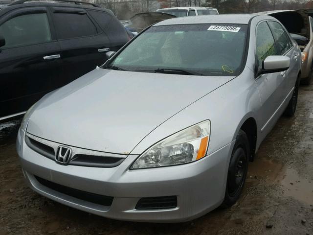 1HGCM56477A169317 - 2007 HONDA ACCORD LX SILVER photo 2