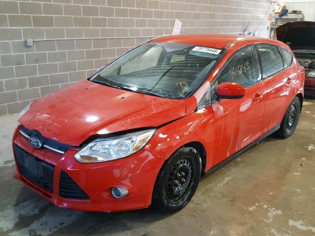 1FAHP3K29CL268410 - 2012 FORD FOCUS SE RED photo 2