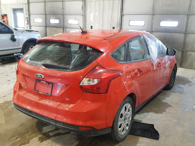 1FAHP3K29CL268410 - 2012 FORD FOCUS SE RED photo 4