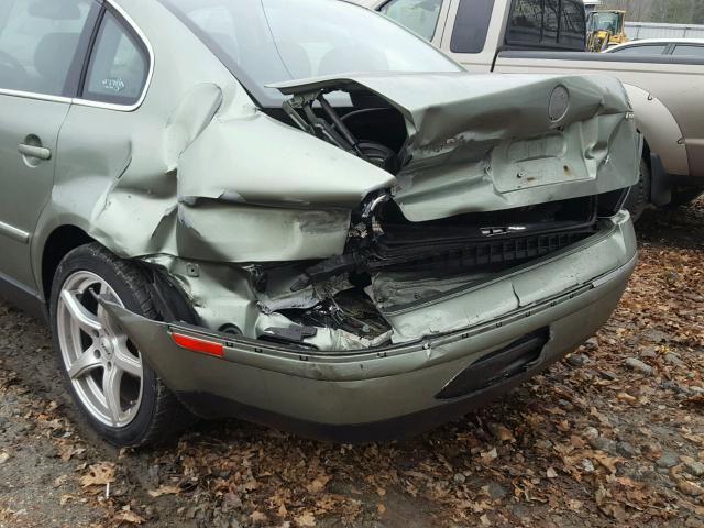 WVWTH63BX4P140916 - 2004 VOLKSWAGEN PASSAT GLX GREEN photo 9