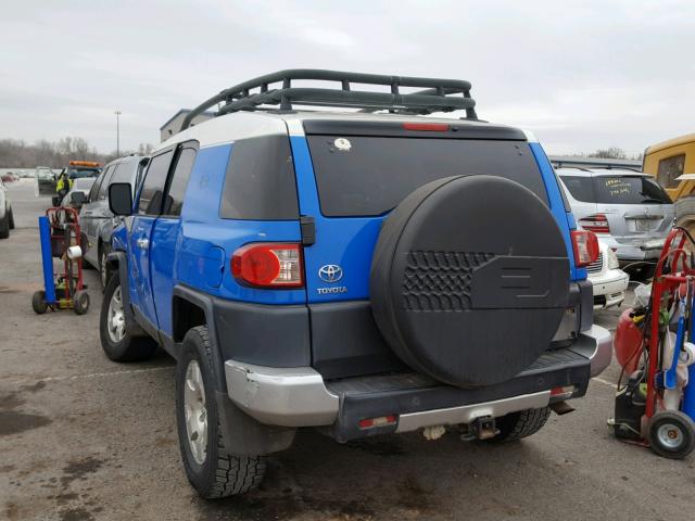 JTEBU11F070012693 - 2007 TOYOTA FJ CRUISER BLUE photo 3