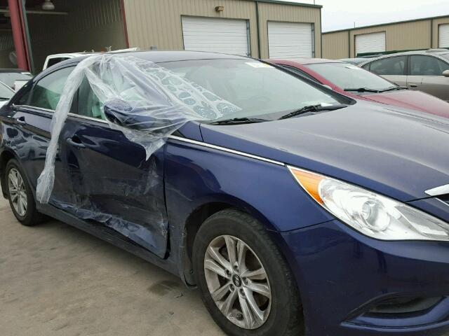 5NPEB4AC2DH679665 - 2013 HYUNDAI SONATA GLS BLUE photo 9