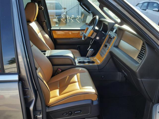 5LMJJ2J50BEJ06406 - 2011 LINCOLN NAVIGATOR ნაცრისფერი ფოტო 5