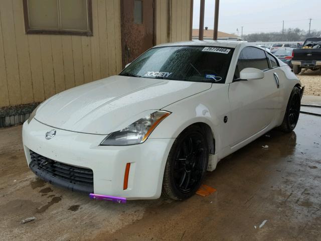 JN1AZ34D95M606943 - 2005 NISSAN 350Z COUPE WHITE photo 2