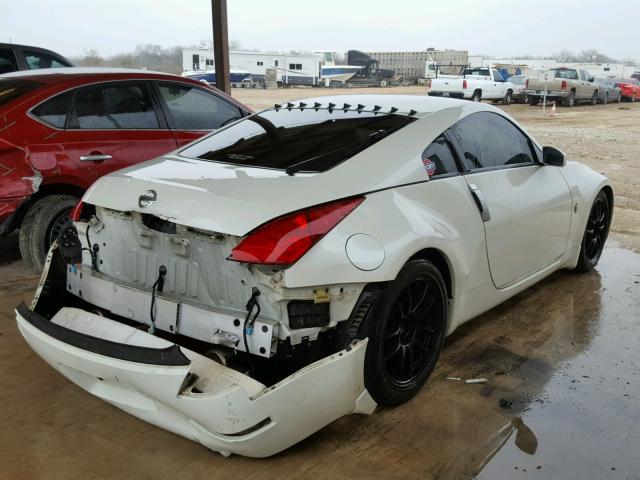 JN1AZ34D95M606943 - 2005 NISSAN 350Z COUPE WHITE photo 4