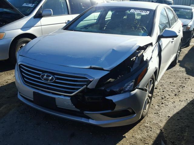 5NPE24AF9GH401151 - 2016 HYUNDAI SONATA SE SILVER photo 2