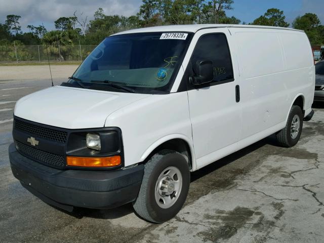 1GCGG25CX81133444 - 2008 CHEVROLET EXPRESS G2 WHITE photo 2