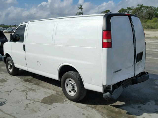 1GCGG25CX81133444 - 2008 CHEVROLET EXPRESS G2 WHITE photo 3