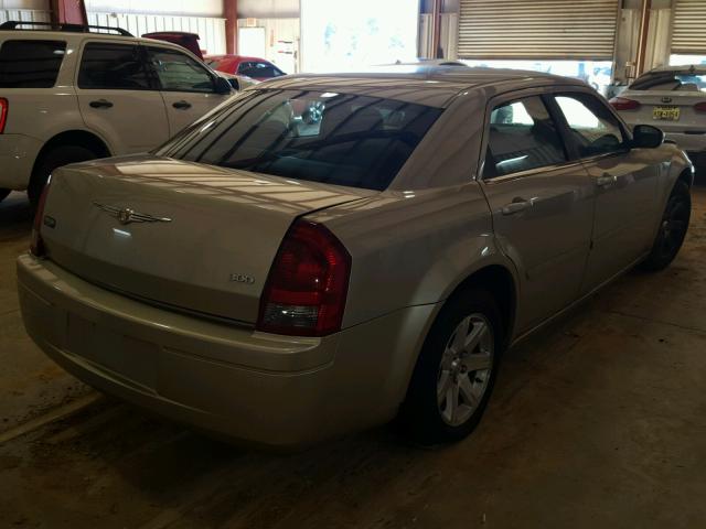 2C3LA43R46H285936 - 2006 CHRYSLER 300 BEIGE photo 4