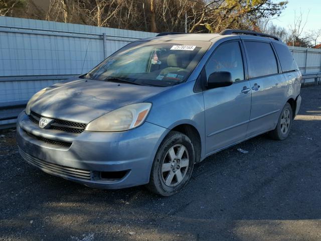 5TDZA23C95S305040 - 2005 TOYOTA SIENNA CE BLUE photo 2