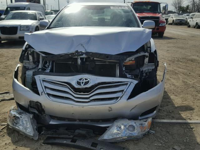 4T4BF3EK3BR214643 - 2011 TOYOTA CAMRY BASE SILVER photo 9