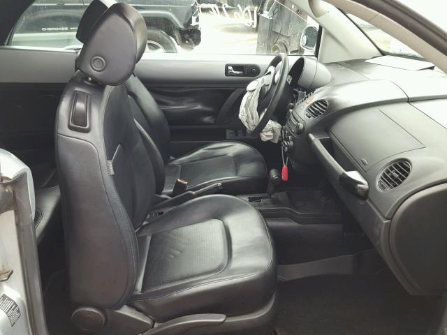 3VWRF31Y66M300530 - 2006 VOLKSWAGEN NEW BEETLE 银色 照片 5