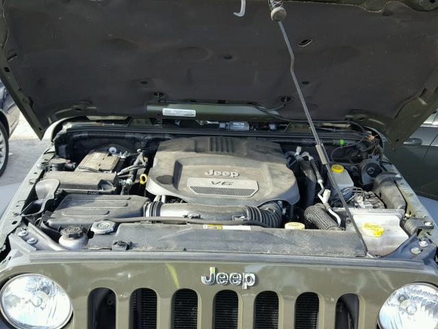 1C4HJWFG7FL771182 - 2015 JEEP WRANGLER U GREEN photo 7