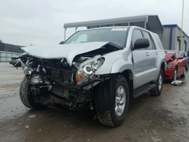 JTEBU14R770106639 - 2007 TOYOTA 4RUNNER SR SILVER photo 2