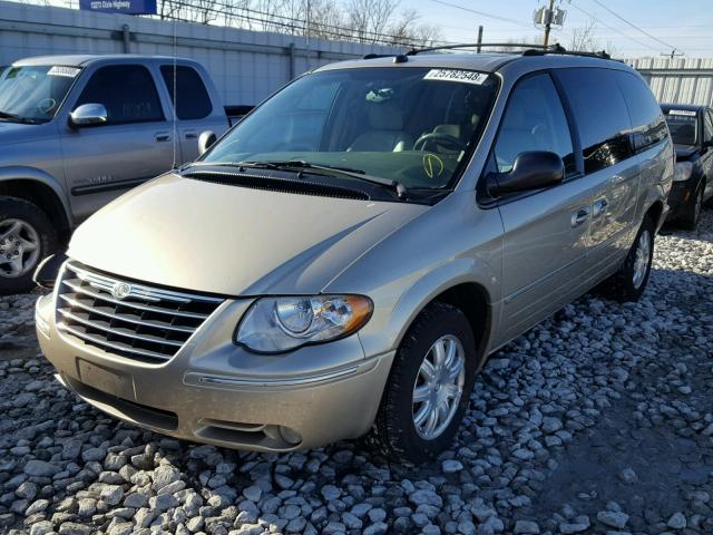 2C4GP54L25R423722 - 2005 CHRYSLER TOWN & COU TAN photo 2