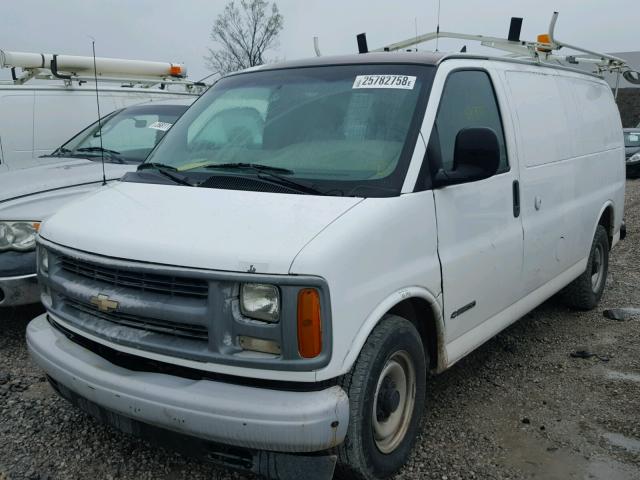 1GCFG25W3Y1261319 - 2000 CHEVROLET EXPRESS G2 WHITE photo 2