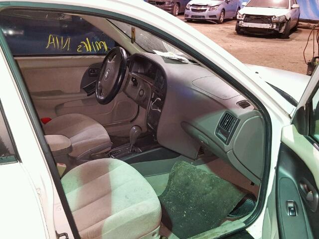 KMHDN46D64U793965 - 2004 HYUNDAI ELANTRA WHITE photo 5