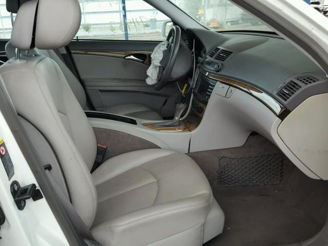 WDBUF56X77B150931 - 2007 MERCEDES-BENZ E 350 WHITE photo 5