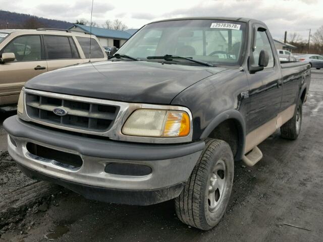 1FTZF1823WNB12532 - 1998 FORD F150 BLACK photo 2