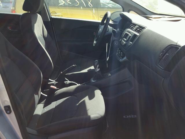 KNADM4A39E6410545 - 2014 KIA RIO LX Արծաթագույն լուսանկար 5