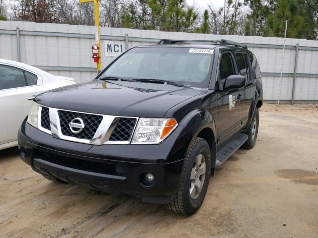 5N1AR18U25C730470 - 2005 NISSAN PATHFINDER BLACK photo 2