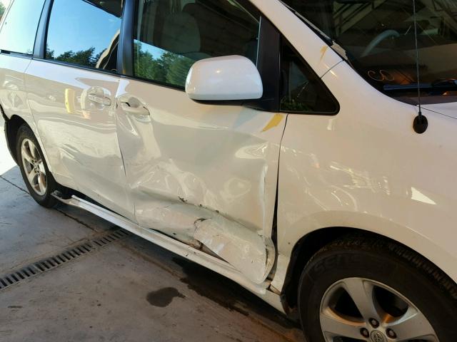 5TDKK3DC7ES495987 - 2014 TOYOTA SIENNA LE WHITE photo 9