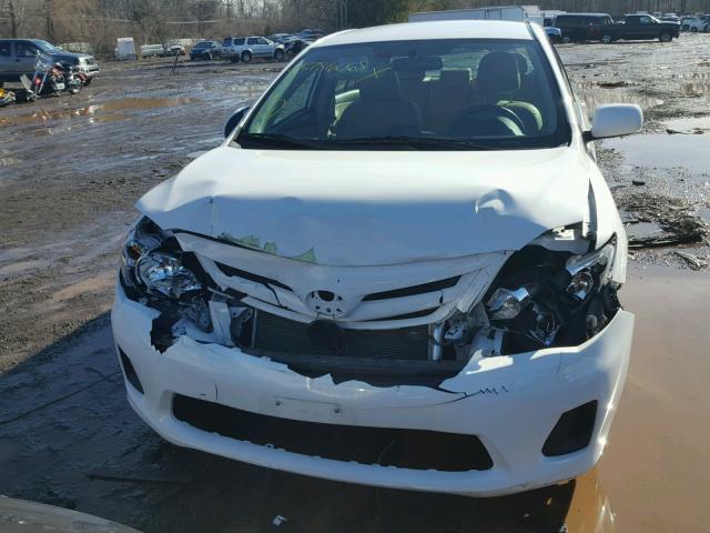 2T1BU4EE2CC909599 - 2012 TOYOTA COROLLA BA WHITE photo 9