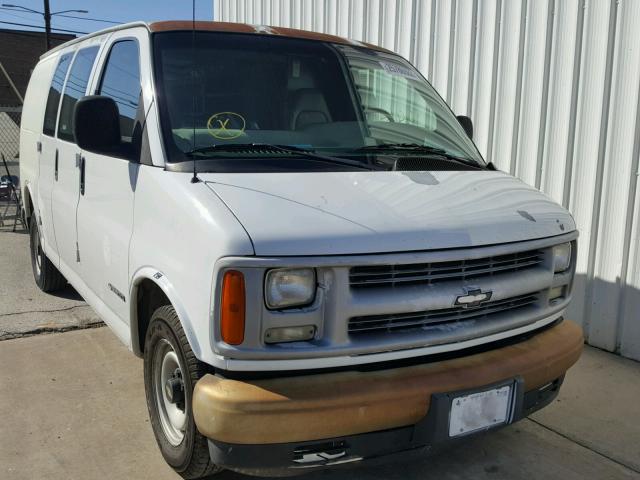 1GCFG25W911109924 - 2001 CHEVROLET EXPRESS G2 WHITE photo 1