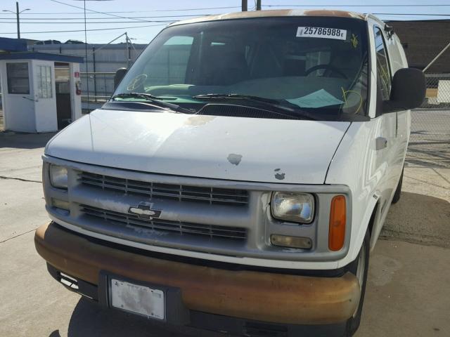 1GCFG25W911109924 - 2001 CHEVROLET EXPRESS G2 WHITE photo 2