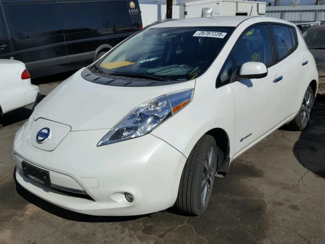 1N4BZ0CP2GC302931 - 2016 NISSAN LEAF SV WHITE photo 2