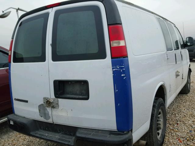 1GCGG25C081128270 - 2008 CHEVROLET EXPRESS G2 WHITE photo 4