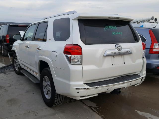 JTEBU5JR1A5019468 - 2010 TOYOTA 4RUNNER SR WHITE photo 3