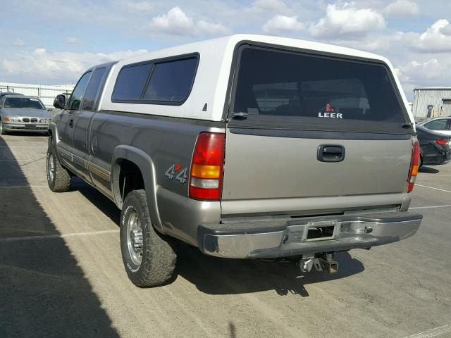 1GCHK29U12E300635 - 2002 CHEVROLET SILVERADO TAN photo 3