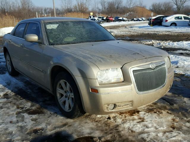 2C3KA53GX6H294141 - 2006 CHRYSLER 300 TOURIN GOLD photo 1