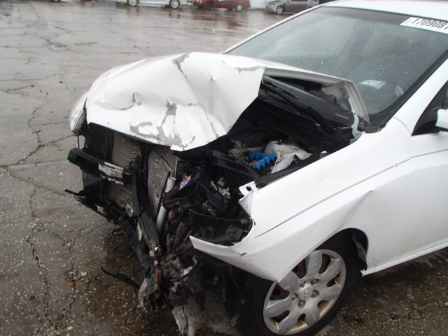 KMHDU46D97U102113 - 2007 HYUNDAI ELANTRA GL WHITE photo 10