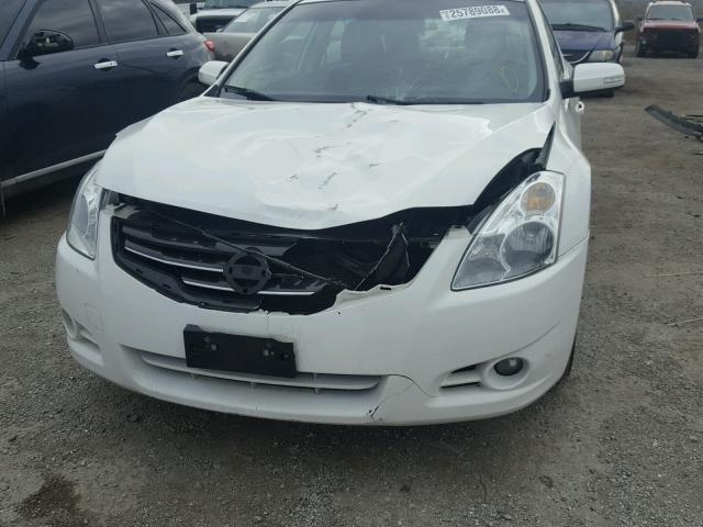 1N4BL2AP9BN425137 - 2011 NISSAN ALTIMA SR WHITE photo 9