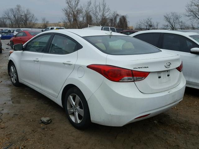 5NPDH4AE3DH383954 - 2013 HYUNDAI ELANTRA GL WHITE photo 4