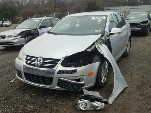 3VWEF71K17M064971 - 2007 VOLKSWAGEN JETTA WOLF SILVER photo 2