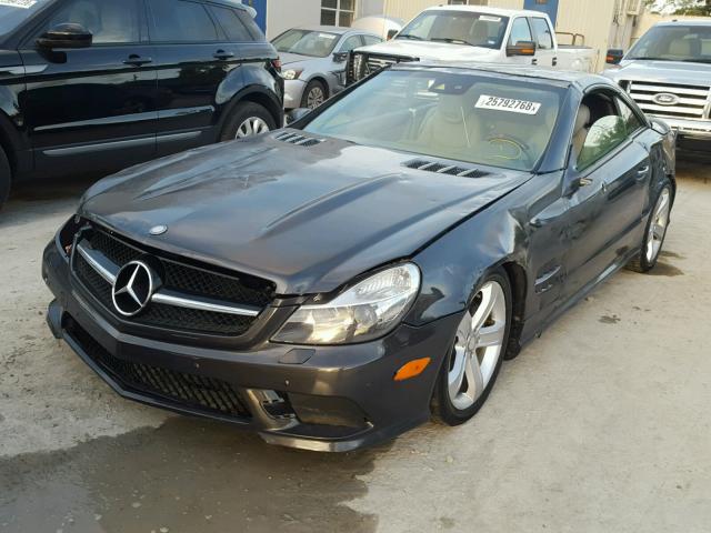 WDBSK71FX9F142606 - 2009 MERCEDES-BENZ SL 550 GRAY photo 2