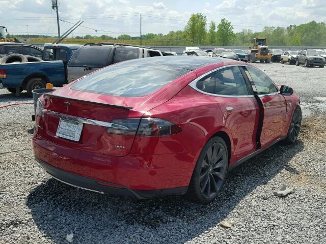 5YJSA1CP8DFP12669 - 2013 TESLA MODEL S RED photo 4