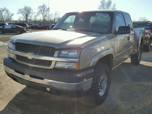 1GCHK29U84E116666 - 2004 CHEVROLET SILVERADO TAN photo 2