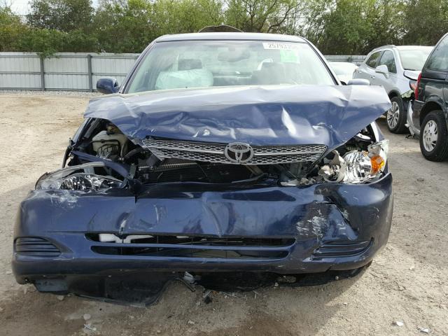 4T1BE32K52U596885 - 2002 TOYOTA CAMRY LE BLUE photo 9