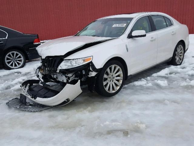 1LNHL9DR9AG605100 - 2010 LINCOLN MKS WHITE photo 2