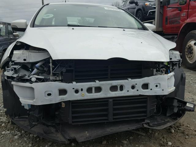 1FADP3F27EL446830 - 2014 FORD FOCUS SE WHITE photo 9