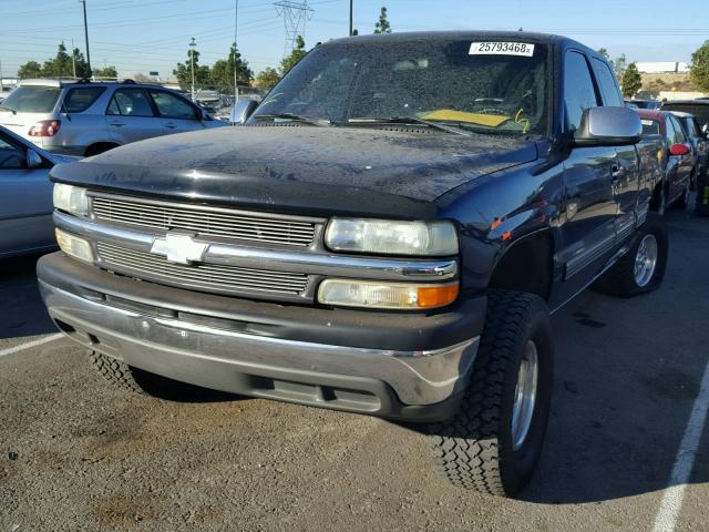 2GCEC19T921326936 - 2002 CHEVROLET SILVERADO BLUE photo 2