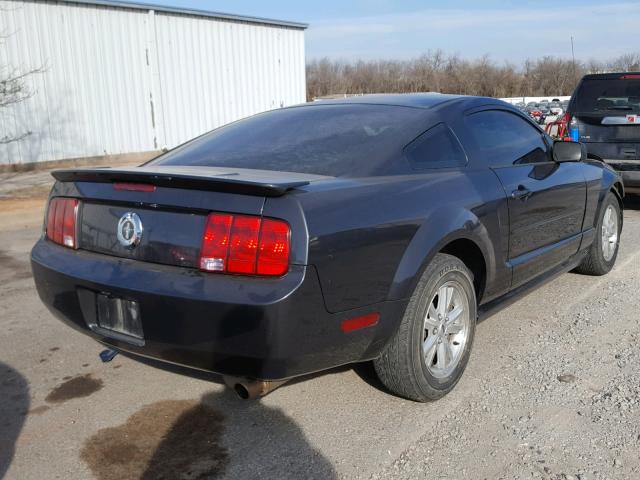 1ZVHT80N485137328 - 2008 FORD MUSTANG CHARCOAL photo 4