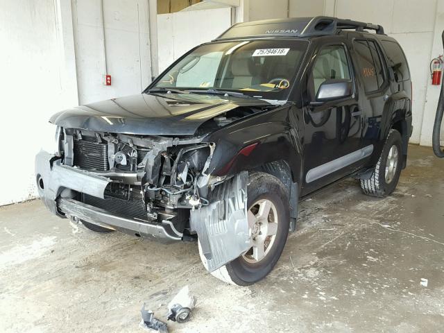 5N1AN08U45C652960 - 2005 NISSAN XTERRA OFF BLACK photo 2