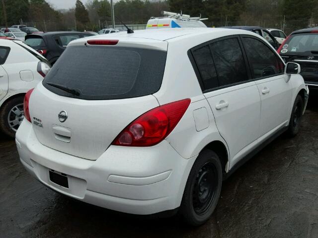 3N1BC1CP3BL500001 - 2011 NISSAN VERSA S WHITE photo 4