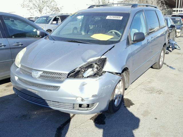 5TDBA23C14S016959 - 2004 TOYOTA SIENNA LE BLUE photo 2